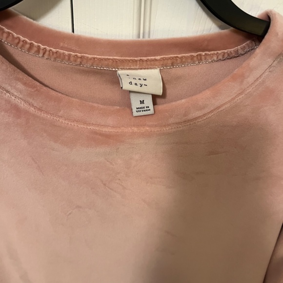Rose Mauve Color Velour Top Size Medium ONE DAY - Picture 2 of 3